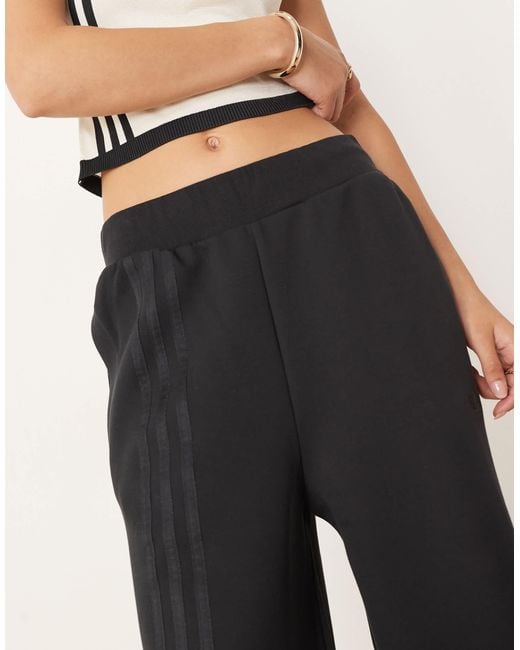 Pantalon ample à 3 bandes décalées Adidas Originals en coloris White