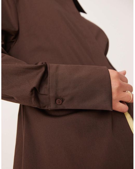 ASOS Brown – tailliertes hemd