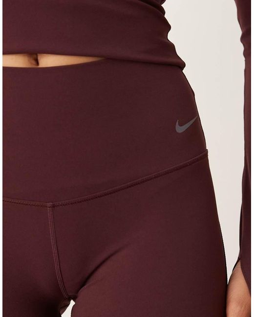 Nike Zenvy in het Red