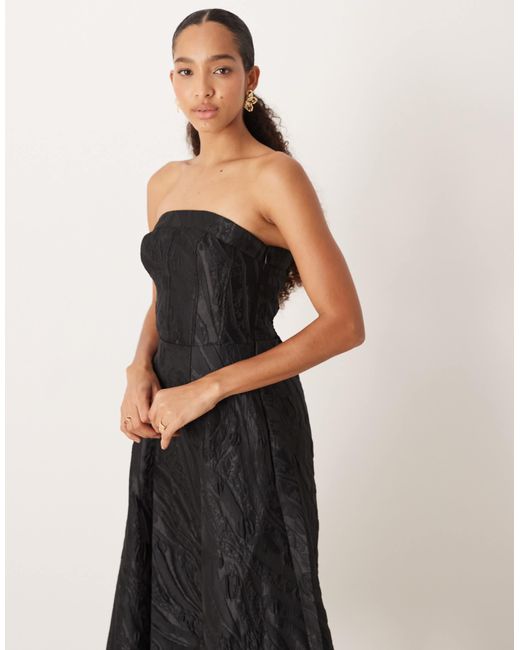 Y.A.S Black – trägerloses, strukturiertes jacquard-midikleid