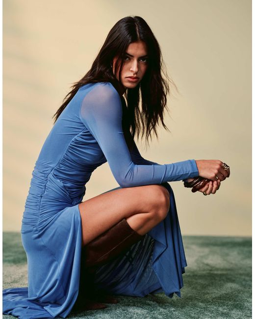 Bardot Blue – gerafftes midikleid aus netzstoff