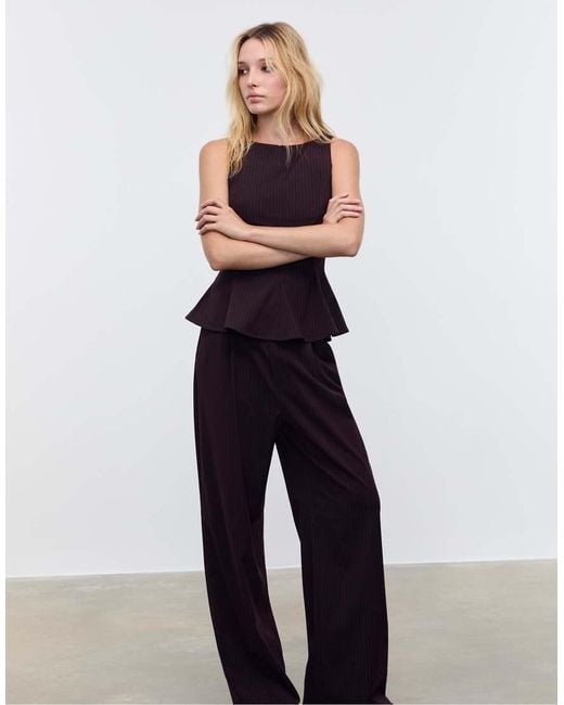 Top A Righe Senza Maniche Stile Peplo di Stradivarius in Black