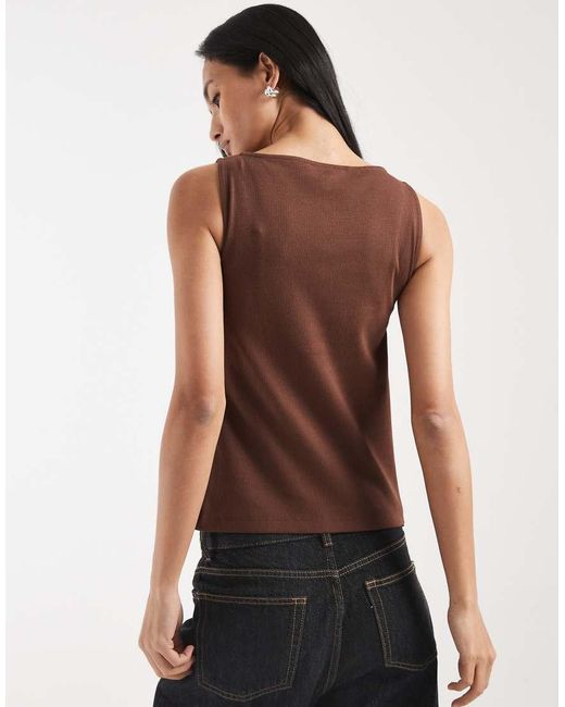 Top Abotonado Sin Mangas Con Cuello Barco De New Look de color Brown