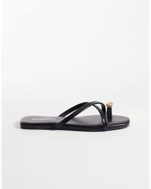 Glamorous Black Flat Sandals With Toe Ring