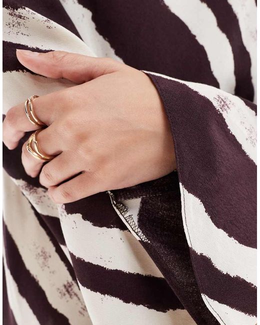 New Look Gestreepte Midi Jurk Met Lange Mouwen En Ronde Hals in het White