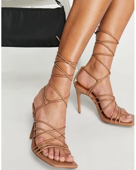 ASOS Nina - Sandalen Met Brede Pasvorm, Hak En Strikbanden - Lyst