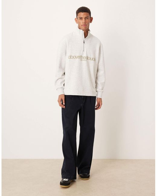 Sweat décontracté avec col zippé et imprimé ton sur ton effet bombé - chiné ASOS pour homme en coloris White