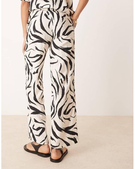 Pantalones De Pernera Ancha Con Estampado Monocromático De (Parte De Un Conjunto) Vila de color White