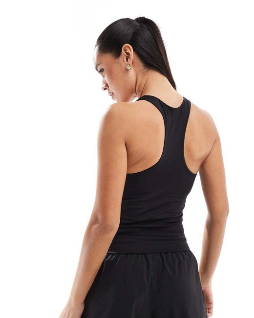 Essential di PUMA in Black