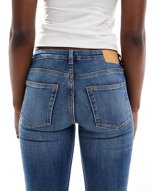Katsumi - jean évasé à taille basse - délavé Monki en coloris Blue
