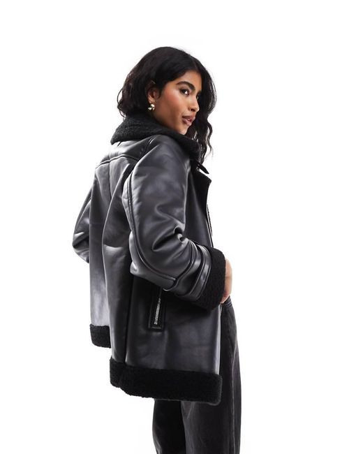 Stradivarius Oversized Pilotenjack Met Borgvoering in het Black