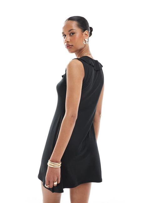Vestito Corto Estivo Nero Con Volant E Laccio Sul Davanti di Miss Selfridge in Black