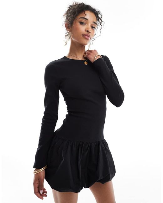 Vestito Corto A Maniche Lunghe Con Fondo A Palloncino di Stradivarius in Black