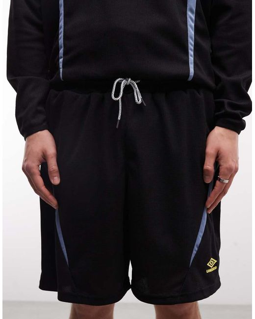 Umbro Black Panelled Oversized Short for men