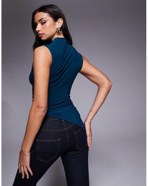 ASOS Geplooide Top Van Gladde Stof Met Hoge Hals En Asymmetrische Zoom in het Blue