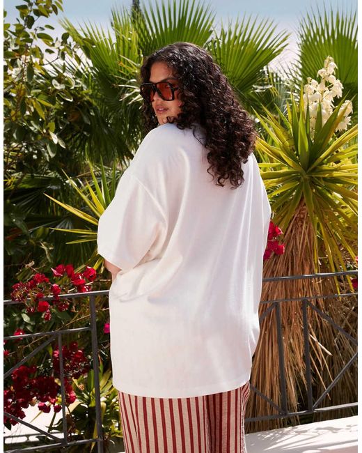 Camiseta Extragrande Con Estampado Gráfico "Lovers Club" De Asos Design Curve-Blanco ASOS de color Red