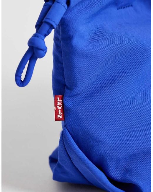 Casey di Levi's in Blue