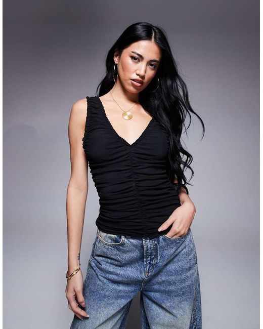 Top Sin Mangas Con Detalles Fruncidos De Malla De ASOS de color Black
