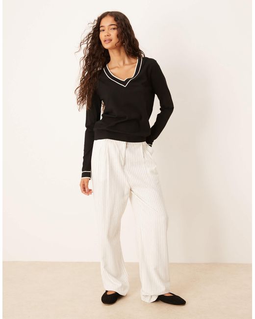 Pull en maille avec col en v et finitions contrastantes Mango en coloris Black