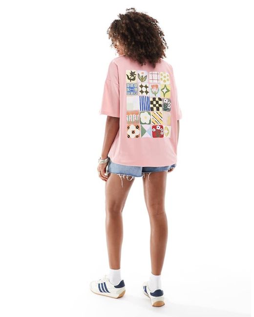 T-Shirt Oversize Crepuscolare Con Grafica A Riquadri Con Fiori di ASOS in Pink