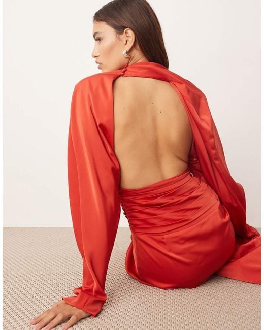 Vestido Largo Con Hombros Marcados, Cuello Drapeado Y Espalda Descubierta De ARRANGE de color Red