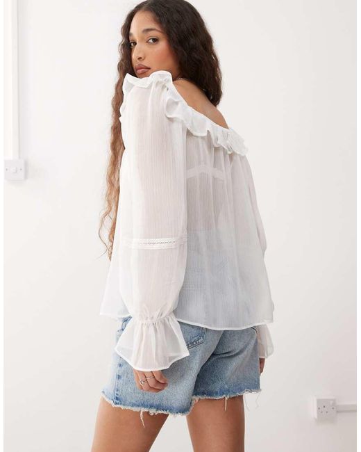 Reclaimed (vintage) Doorschijnende Top Met Vierkante Hals, Ruches En Kanten Rand in het White