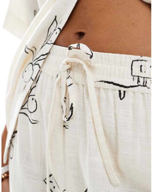 ASOS White – shorts aus leinenmix mit print