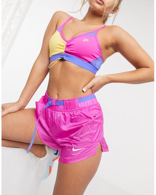 Nike Pink – shorts mit gürteldetail