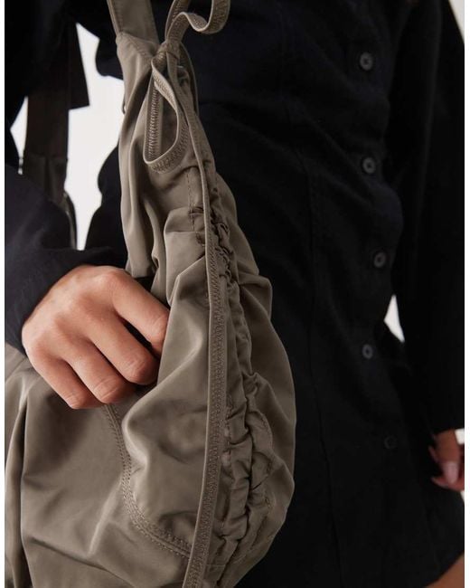 Bandolera Con Diseño Fruncido De -Rubio Weekday de color Black
