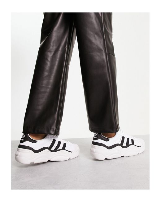 Superstar millencon - chunky sneakers bianche e nere di Adidas Originals in Black