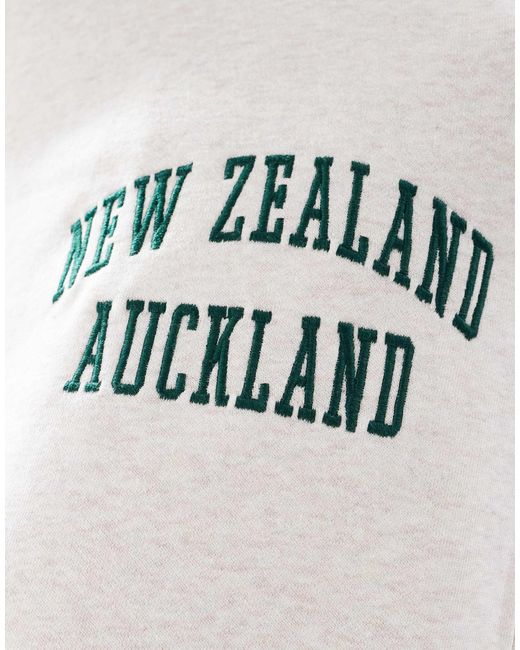 ASOS White Asos design curve – gerade geschnittene jogginghose mit "auckland"-stickerei