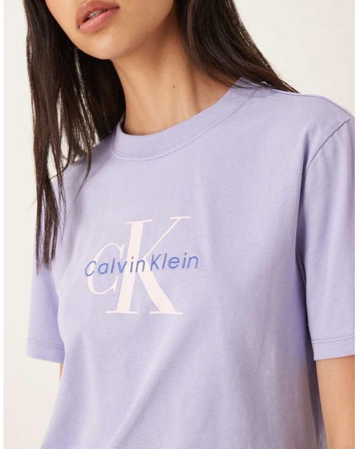 Camiseta Lila Clásica De Manga Corta Con Logo De Monograma De Calvin Klein de color Purple