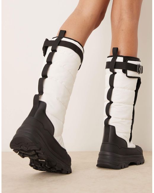 Hunter Black Intrepid Tall Buckle Snow Boots