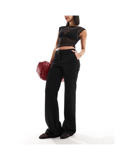 Kate - pantalon légèrement évasé Weekday en coloris Black