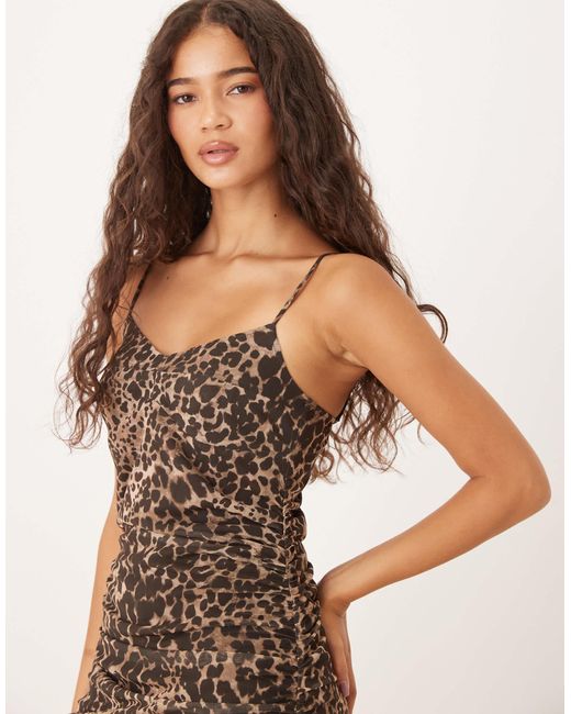 Robe mi-longue ajustée avec imprimé léopard et détails froncés Mango en coloris Natural