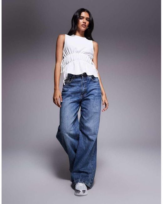 Top Con Dettagli Arricciati E Laccetti Laterali di ASOS in White