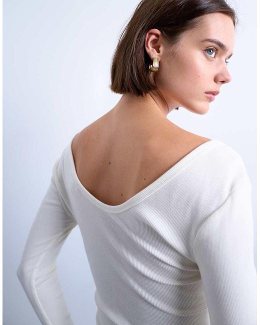 TOPSHOP Geribbelde Top Met V-Hals, Lange Mouwen En Ronde Zoom in het White
