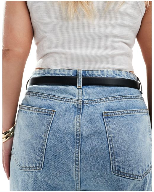 Curve - cintura da jeans per vita e fianchi con fibbia ovale di ASOS in Blue