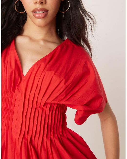 Robe courte à manches courtes et col v avec plis serrés ASOS en coloris Red