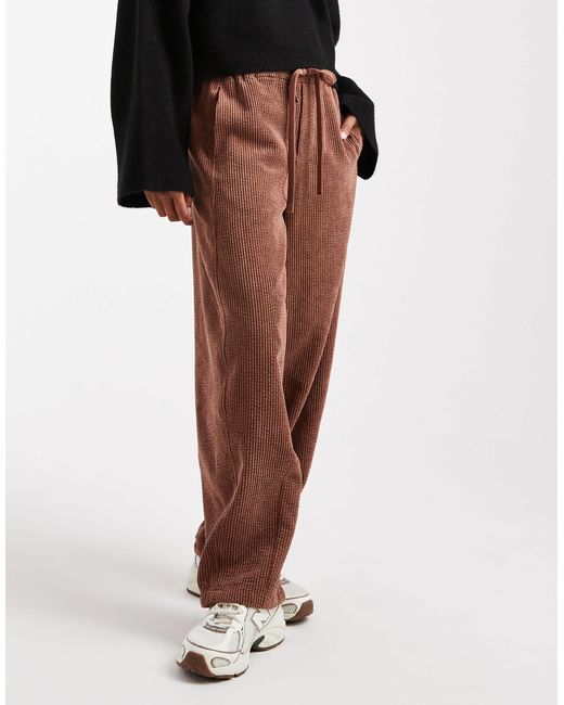 Petite - pantalon bouffant à enfiler en velours côtelé - chocolat ASOS en coloris Brown