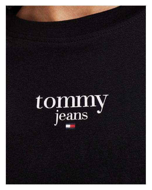 T-shirt corta oversize nera con logo di Tommy Hilfiger in Black