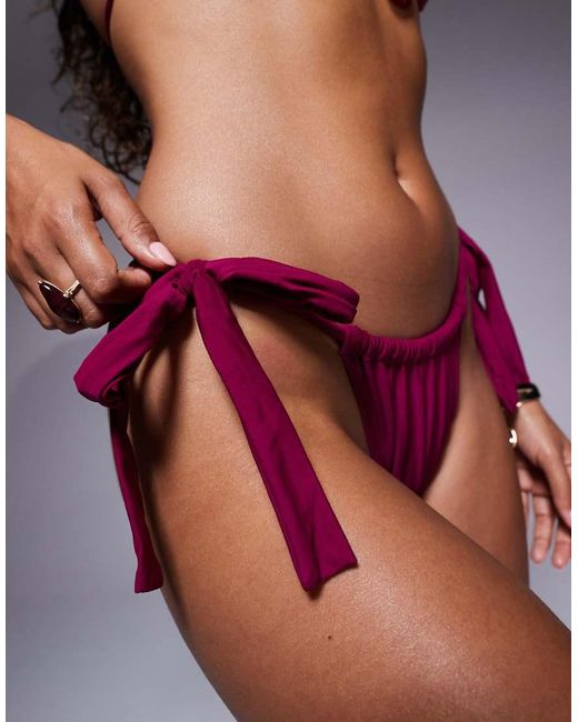 Slip Bikini Bacca Con Allacciatura Laterale di Candypants in Red