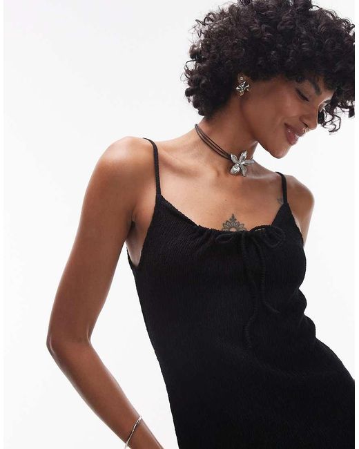 Vestito Lungo Con Spalline Sottili Stropicciato Con Laccio Sul Davanti di TOPSHOP in Black