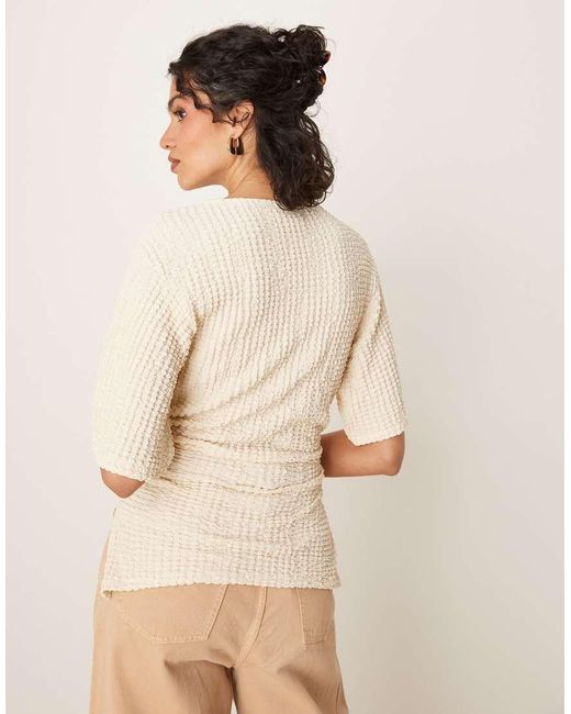 ASOS Asymmetrisch T-Shirt Met Textuur En Ingenomen Taille in het Natural