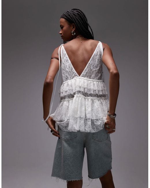 Top long en dentelle à volants - ivoire ASOS en coloris Gray