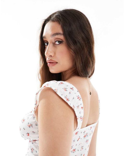New Look Camitop Met Fijne Bloemenprint En Strikjes in het White