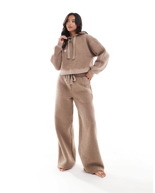 ASOS Natural Asos design petite – lounge-set aus teddyfell