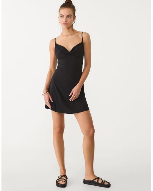 Stradivarius Mini Jurk Met Halslijn in het Black