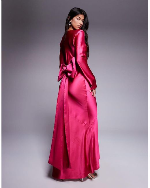 Vestido Largo Fucsia Con Lazo Extragrande En La Espalda De Satén De DASKA de color Pink