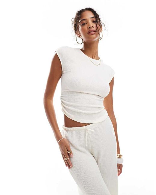 Pull&Bear Top Met Asymmetrische Zoom En Textuur in het White
